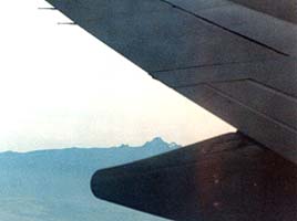 機内から見たケニャ山